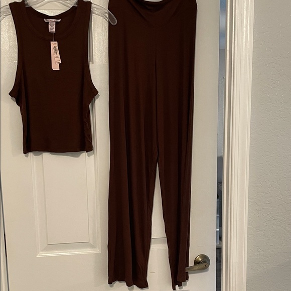 Victoria's Secret Ribbed Tank and Wide-Leg Lounge Set in Brown - Picture 7 of 8